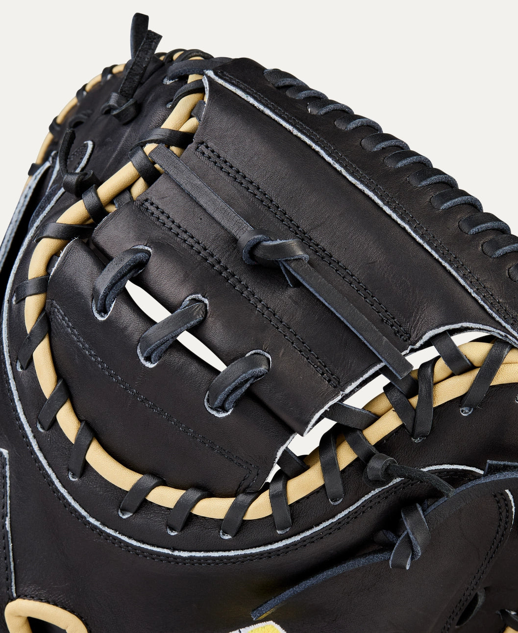 Wilson 2026 A2000® Classics Series 1734 34” Catcher’s Mitt: WBW10412834