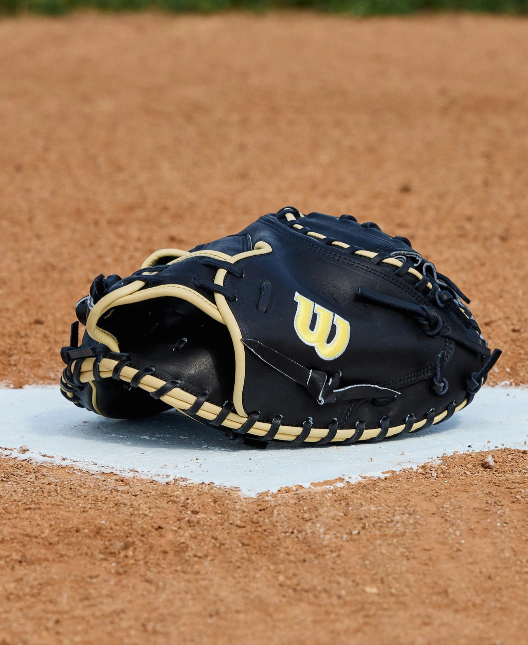 Wilson 2026 A2000® Classics Series 1734 34” Catcher’s Mitt: WBW10412834