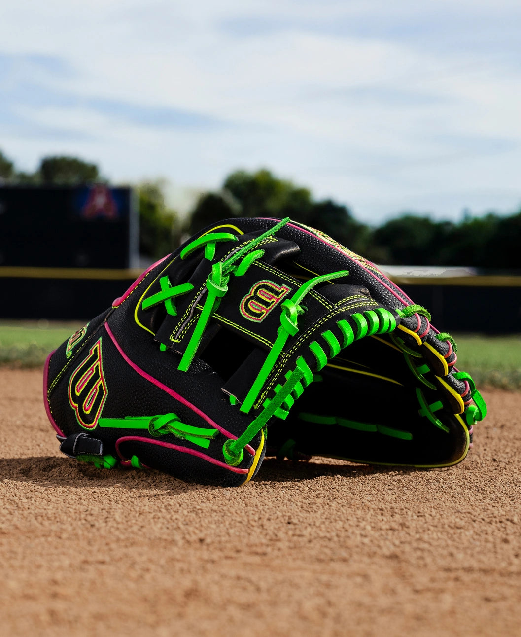 Wilson Summer 2026 A2000® 1975SS 11.75” Infield Baseball Glove: WBW1045961175