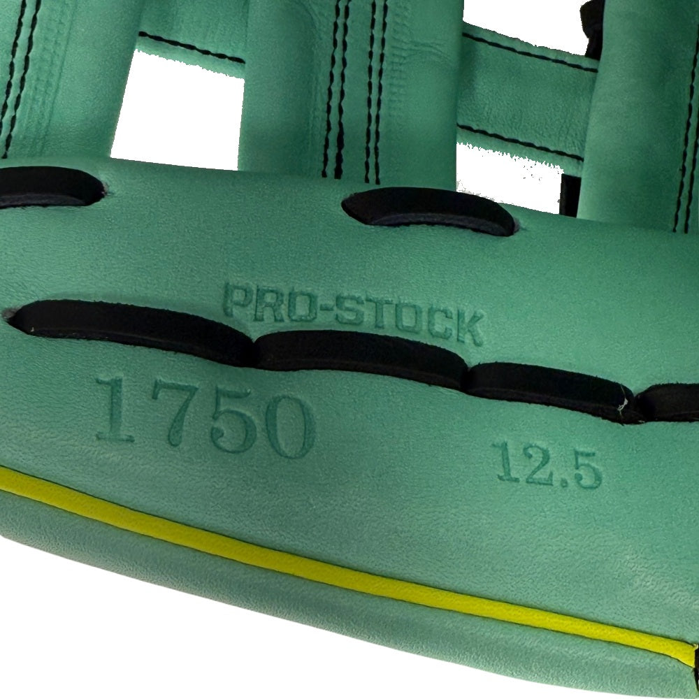 Wilson Custom A2000 1750 Seafoam 12.50" Outfielder Glove