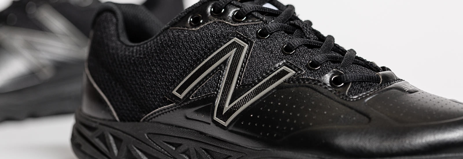 New balance sales umpire turf shoes